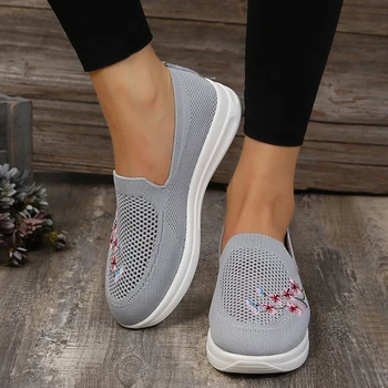 2023 Женская модная обувь на плоской подошве с вышивкой, весенне-летние кроссовки с дышащей сеткой, женская повседневная обувь на платформе