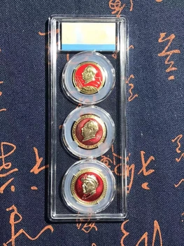 Подлинный Значок Маочжуси, Памятный Медальон, Культурная Революция, Красная Булавка, Коллекция Ms68, Комплект из трех Предметов, Коробка, Миниатюрное Ремесло